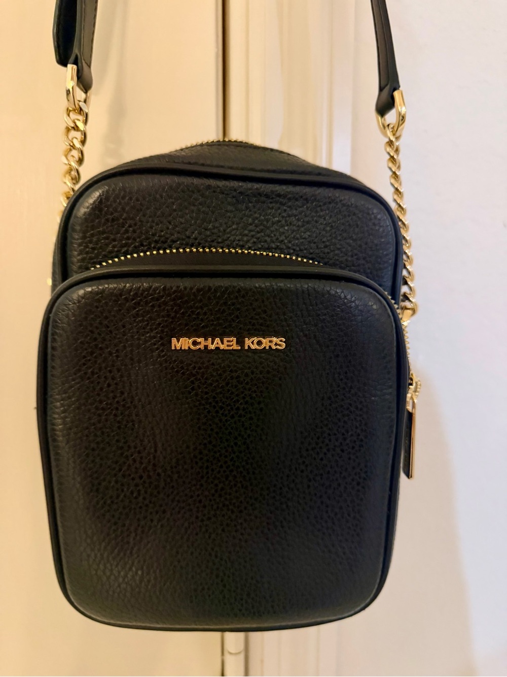 Like new  Michael Kors Black Leather Gold-Chain Crossbody Bag